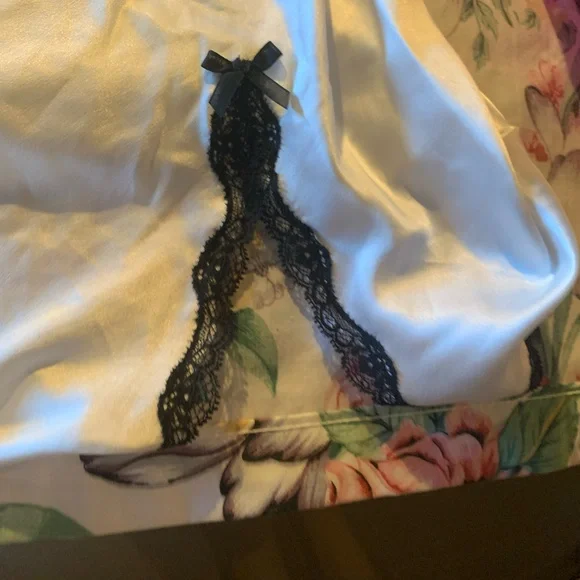 Victoria's Secret White with Black Lace Size Large nightgown - Picture 2 of 8
